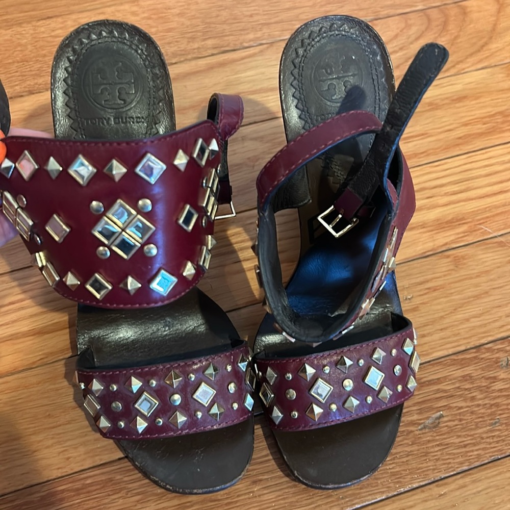 Tory Burch Kingsbridge Studded Open Wedge $450 size 7